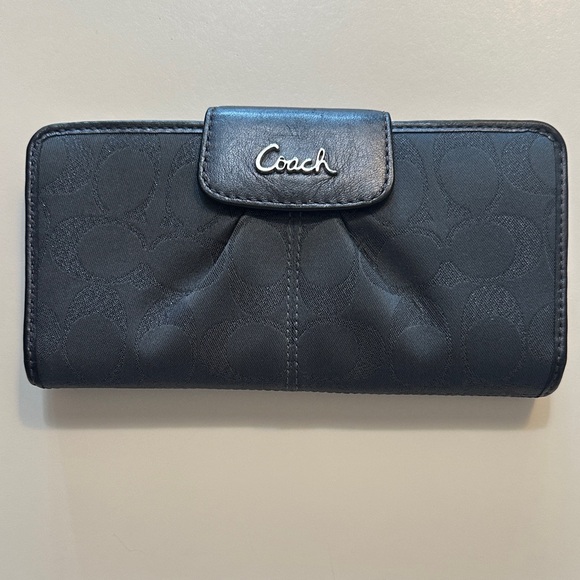 Coach Black Signature Women's Wallet - Picture 1 of 5